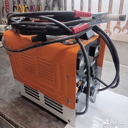 Пуско зарядное устройство 12 в бу