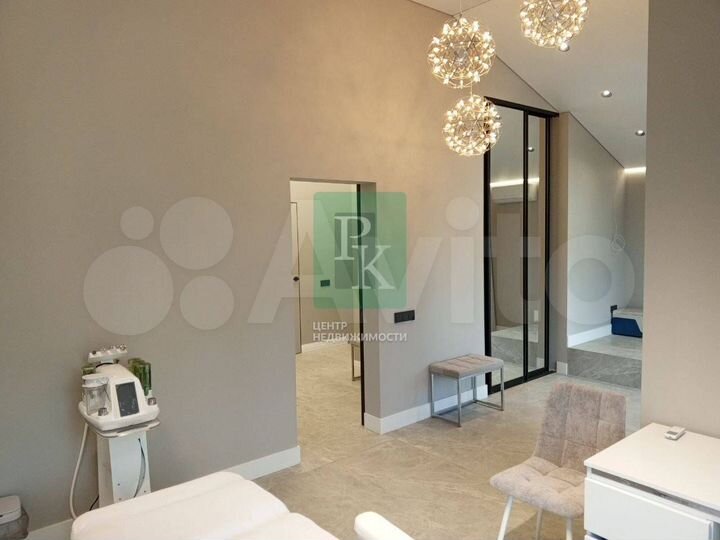 Сдается просторный светлый кабинет с мебелью