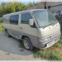 Nissan Caravan 2.0 MT, 2001, битый, 500 000 км, с пробегом, цена 300 000 руб.