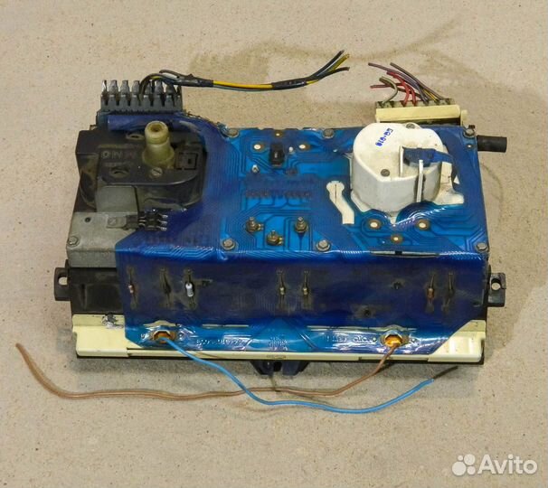 Панель приборная VW Golf 2 с тахометром (дефект)