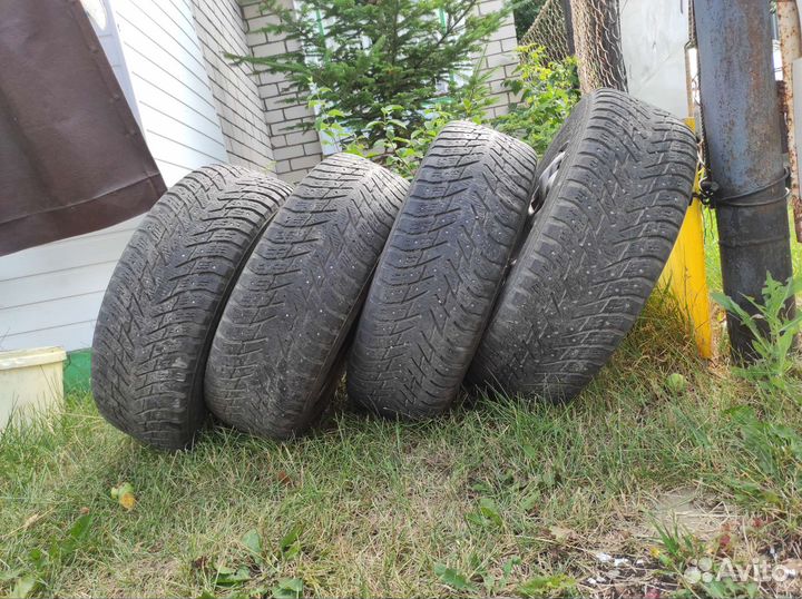 Nokian Tyres Hakkapeliitta 8 SUV 215/65 R16 102T