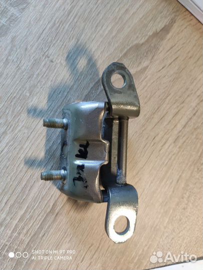 Петля двери для Nissan Tiida Almera (G15) 2013)