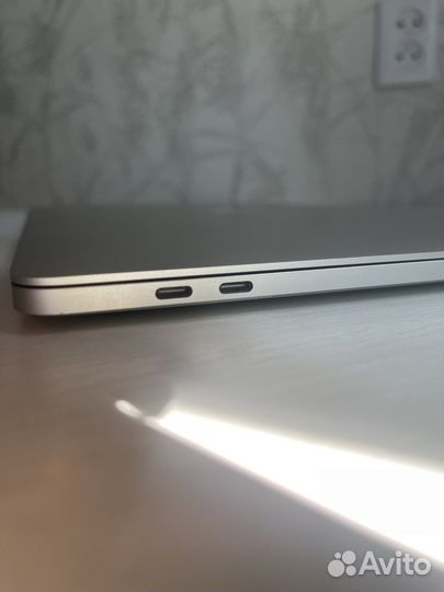 Macbook pro 15 touch bar