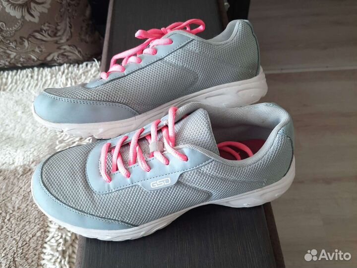 Кроссовки для девочки