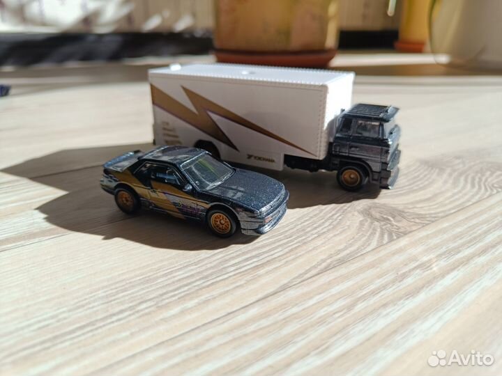 Hot Wheels Premium Custom Kaido House Tomica 1/64