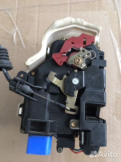 Замок двери Фольксваген Фаэтон (1468)