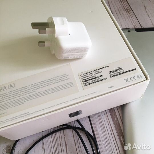 iPad 2 Wi Fi + Cellular и 64 Гб