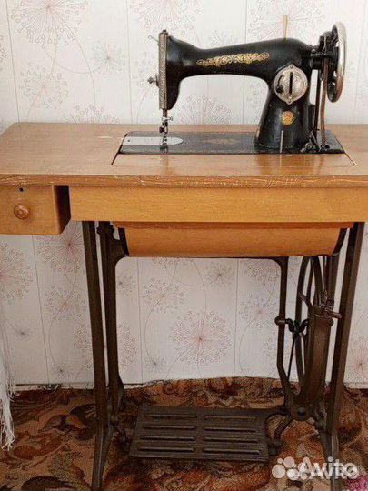 Швейная машина Подольск ножная