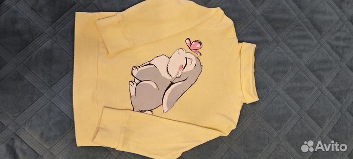 Продам комплект теплых свитеров для девочки