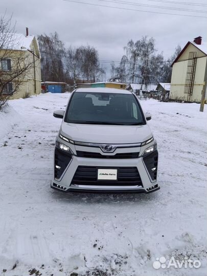 Toyota Voxy 2.0 CVT, 2017, 73 000 км