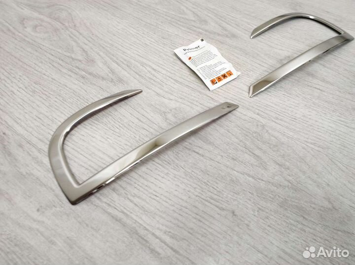 Накладки на противотуманные фары Renault Duster