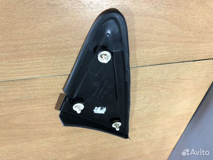 Накладка правого крыла Форд Фокус 2