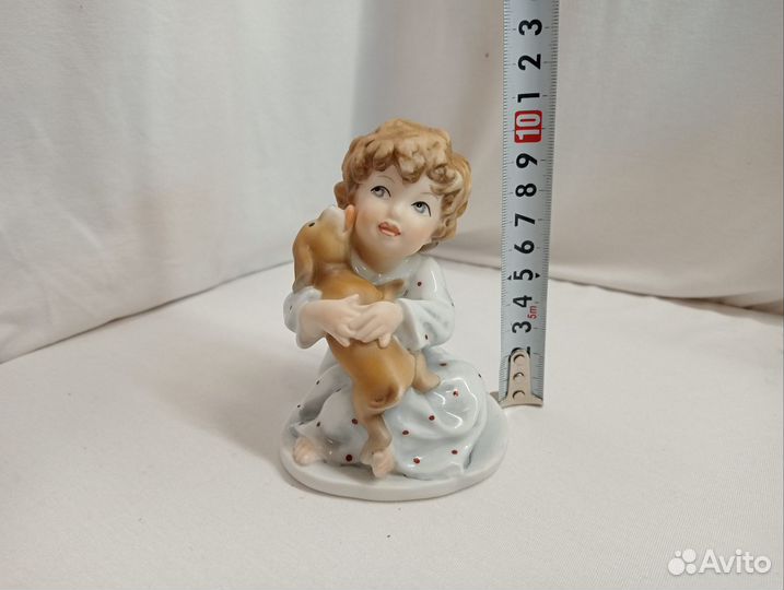 Статуэтка фарфоровая 