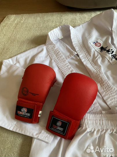 Комплект кимоно и перчатки для каратэ IKO