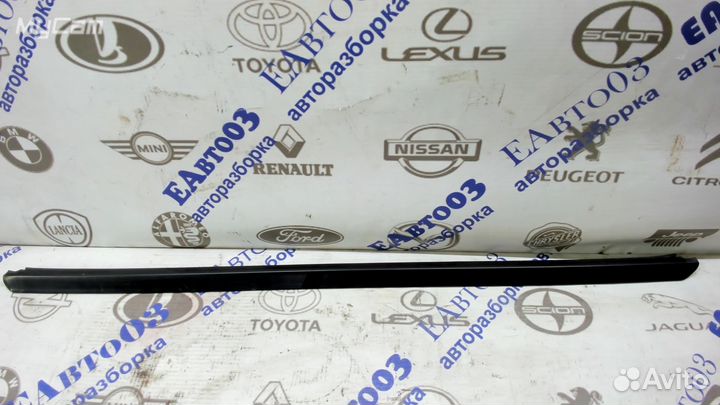 Накладка стекла переднего левого Renault Sandero 2