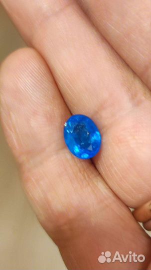 Яркий неоново-голубой апатит 2.09 карата