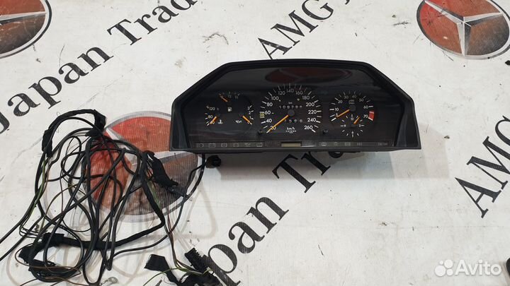 Приборная панель на Mercedes-Benz W124