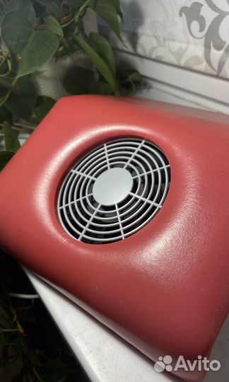 Пылесос-подставка для маникюра