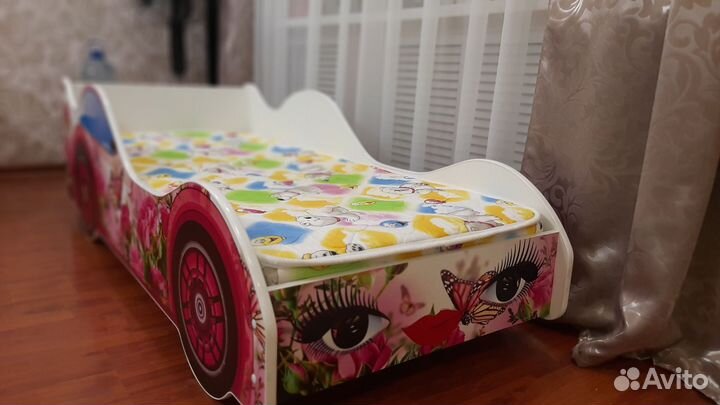 Детская кроватка- машинка с матрасом и бортиками