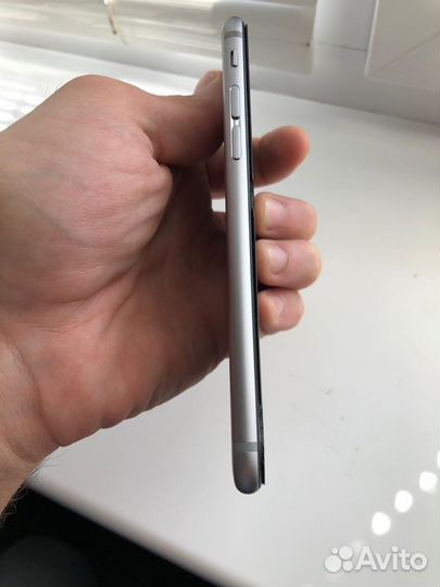 Телефон iPhone 6s
