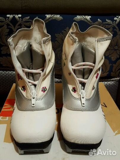 Ботинки для беговых лыж на девочку, размер 33