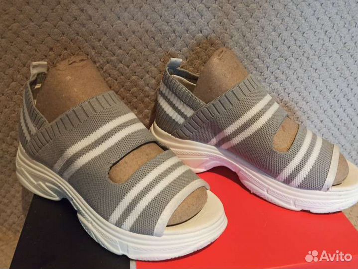 Босоножки женские