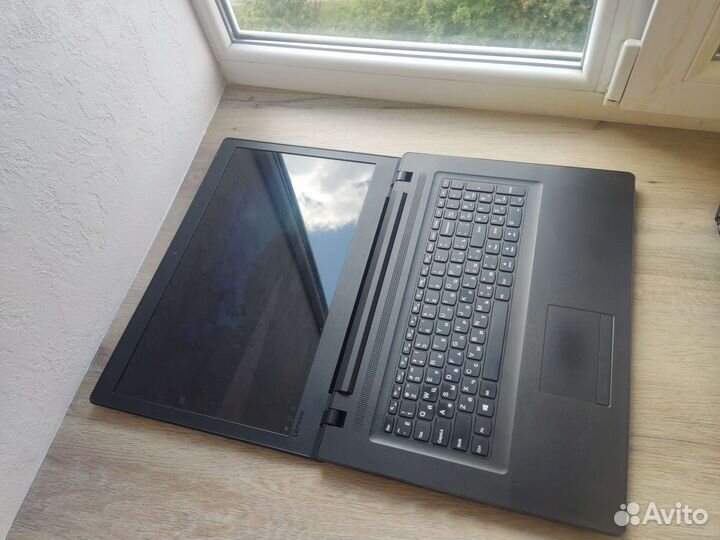 Большой Lenovo 17.3 4ядра/4/500