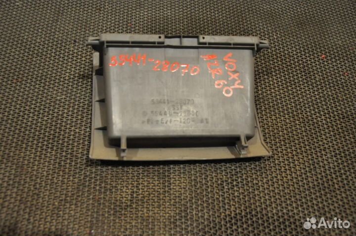 Бардачок toyota voxy AZR60G