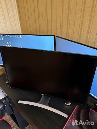 Изогнутый монитор Samsung S27D590CS