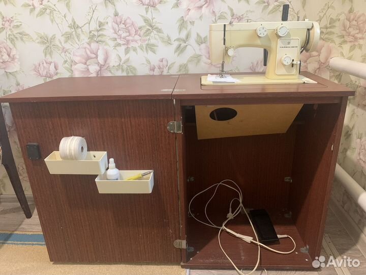 Швейная машина Чайка 142м