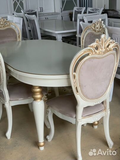 Стол и стулья