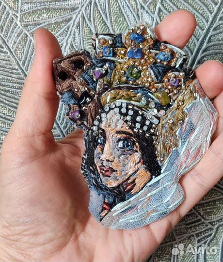 Царевна Лебедь, вышитая брошь, Врубель