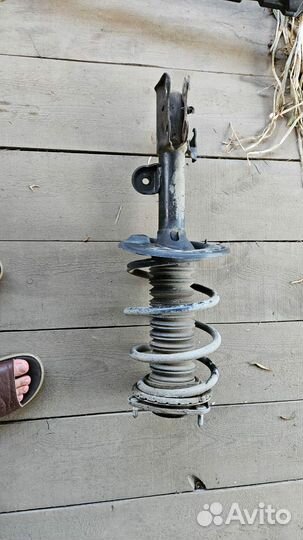 Амортизатор передний правый toyota harrier