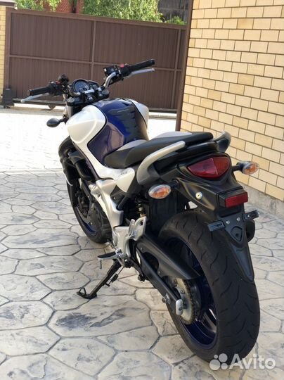 Suzuki Gladius 400 ABS