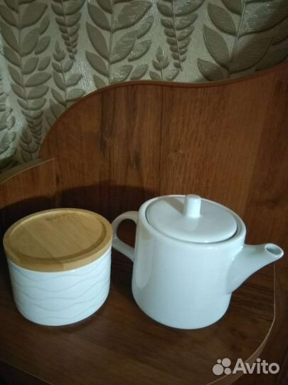Чайник, сахарница