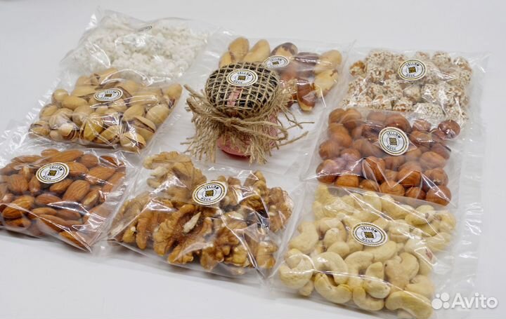 Подарочный набор №04 Ассорти орехов, мёд