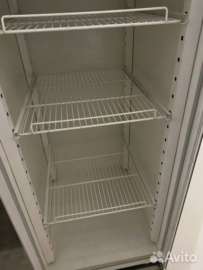 Холодильный шкаф