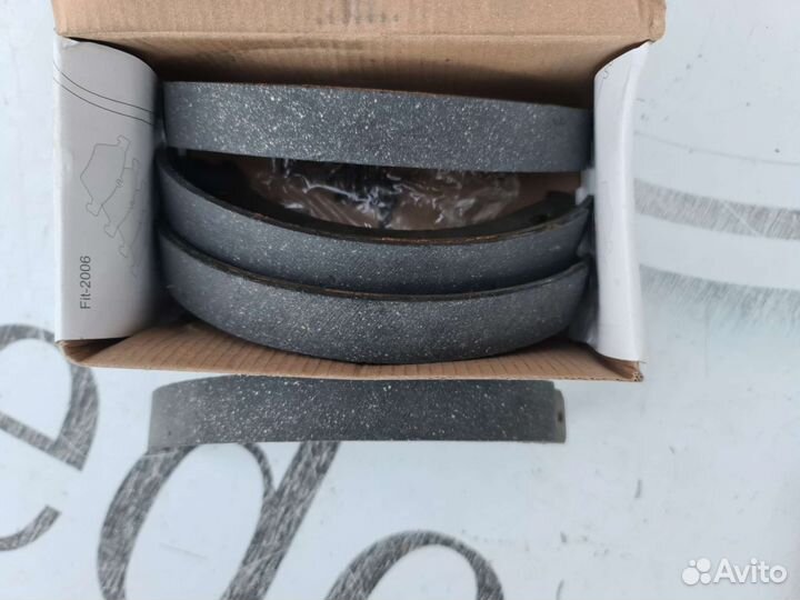 Колодки ручника Mercedes W638