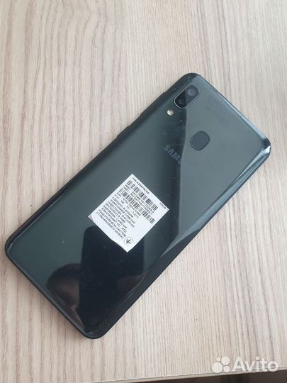 Samsung Galaxy A20, 3/32 ГБ