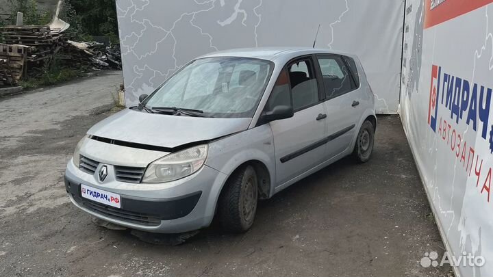 Отражатель в бампер задний левый Renault Scenic 8200152642