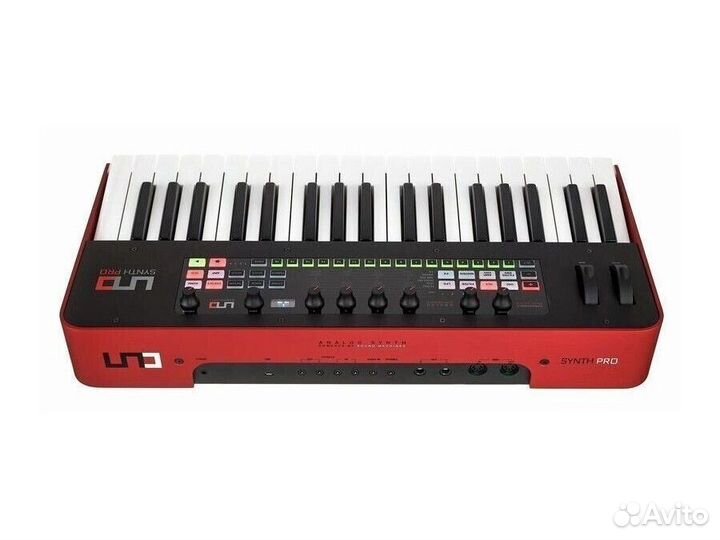 IK UNO Synth Pro синтезатор