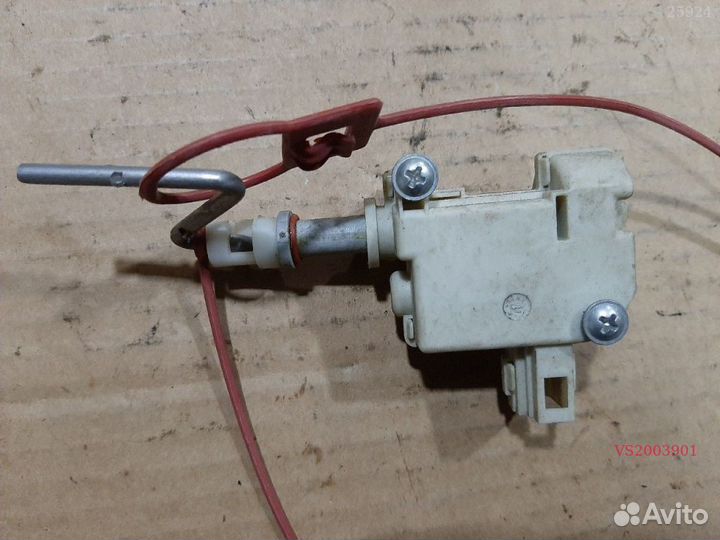 S2003901 Привод лючка бензобака audi Q7 4L