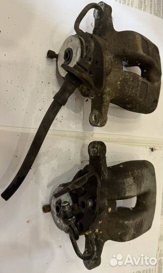 Суппорт тормозной задний Volkswagen Passat B6