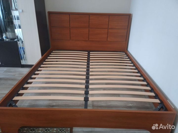 Кровать