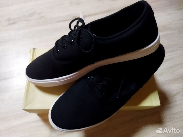 Кроссовки новые