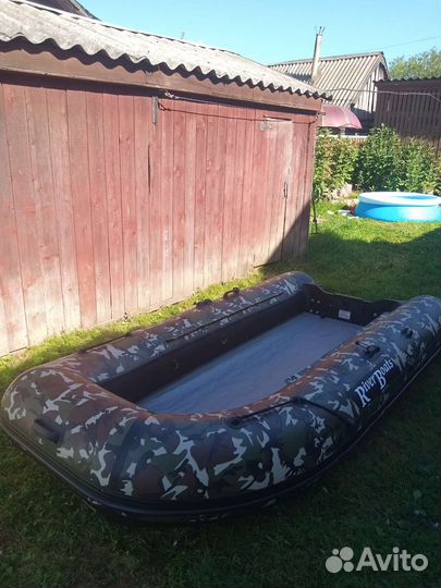 Лодка с мотором