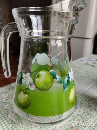 Кувшин со стаканами