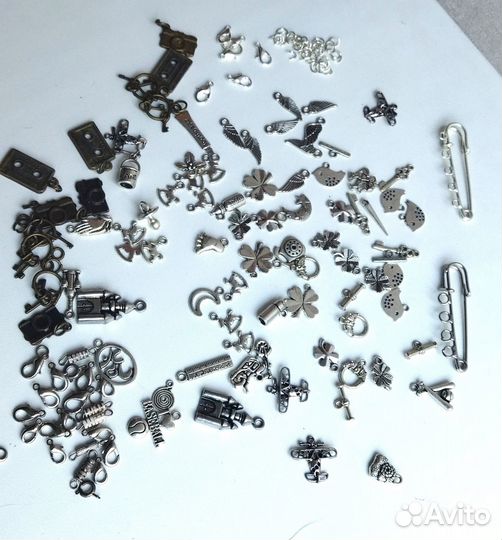 Подвески на браслет,заколки, карабины Полубусины