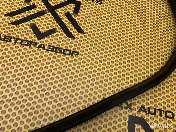 Уплотнитель двери на проем передний левый Renault