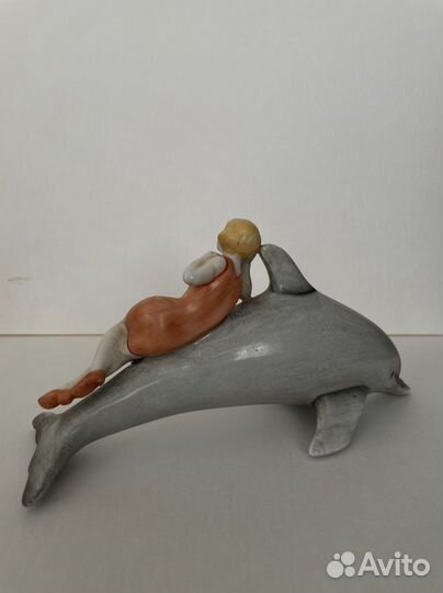 Фарфоровая статуэтка